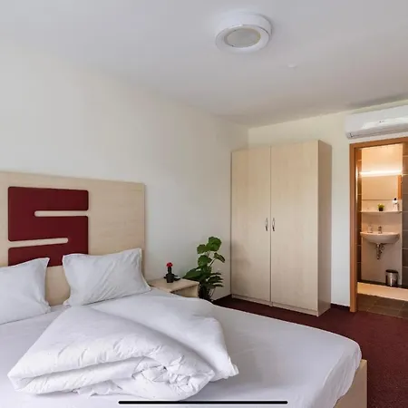 Sinusaparthotel *